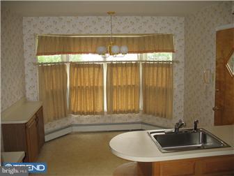 10 Chestnut Road Southampton, PA 18966 - Photo 5 of 6 Kitchen