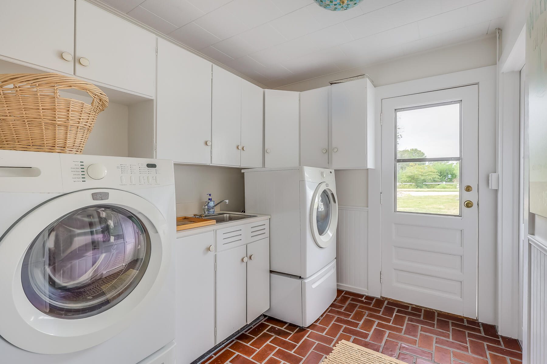 86 Queen Anne Road Chatham, MA 02633 - Photo 24 of 40 Laundry Room