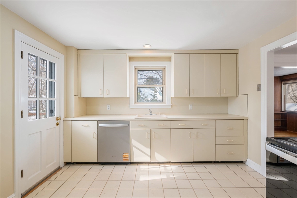 159 Payson Road Chestnut Hill, MA 02467 - Photo 24 of 39