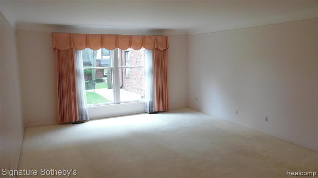 1750 Vernier Road, Unit 5 Grosse Pointe Woods, MI 48236 - Photo 8 of 33