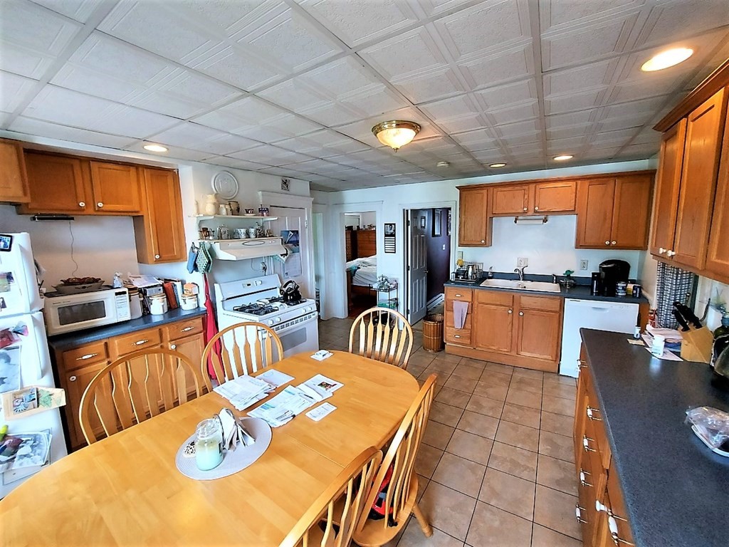 330 Massasoit Road Worcester, MA 01604 - Photo 7 of 33 Gallery Image 7