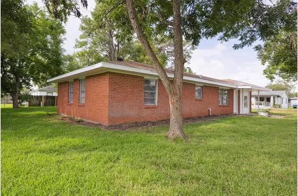 $1,700 | 2331 32nd Avenue North, Texas City, TX 77590