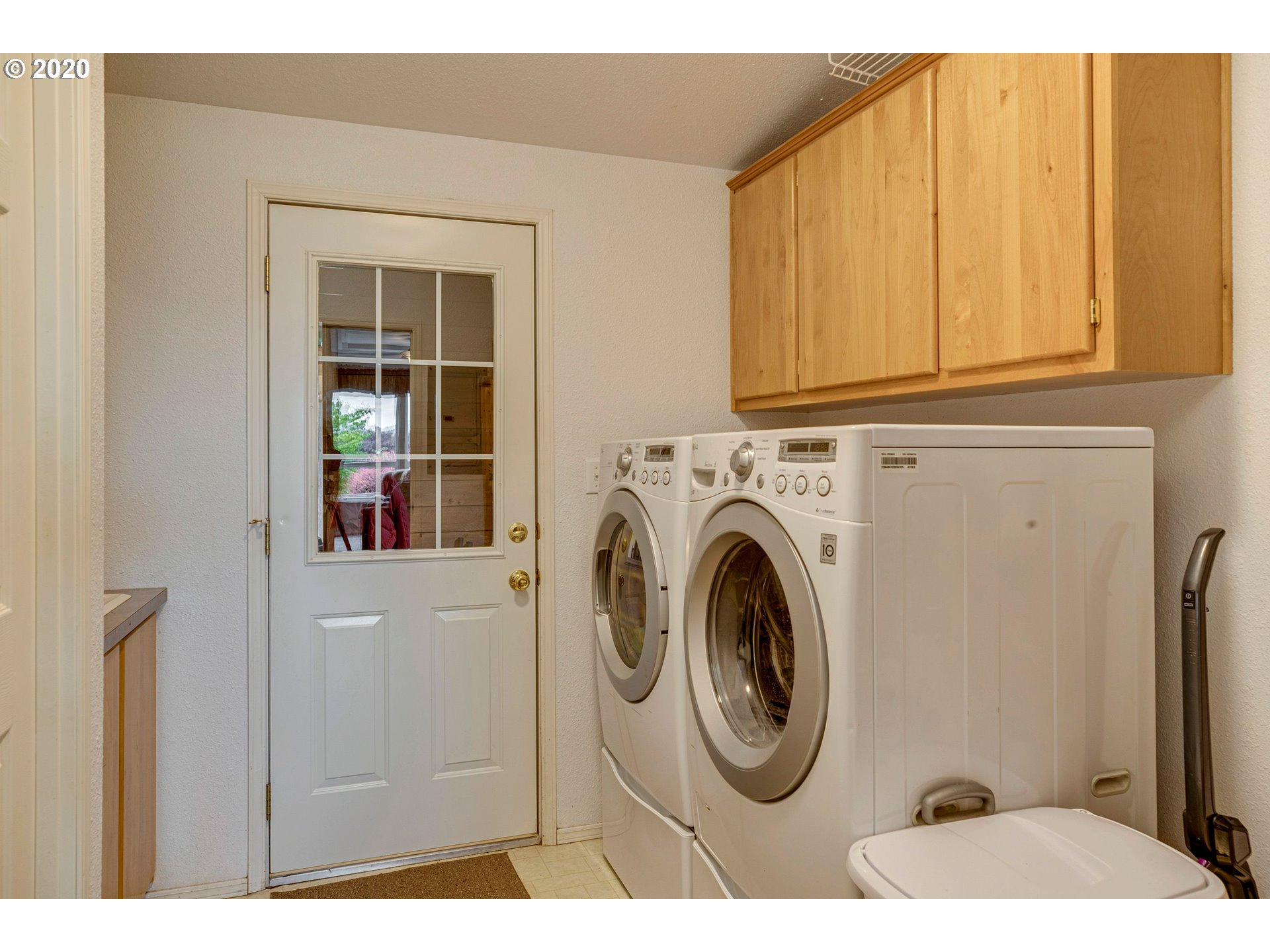 1686 Markham Road Hood River, OR 97031 - Photo 19 of 32 Gallery Image 19