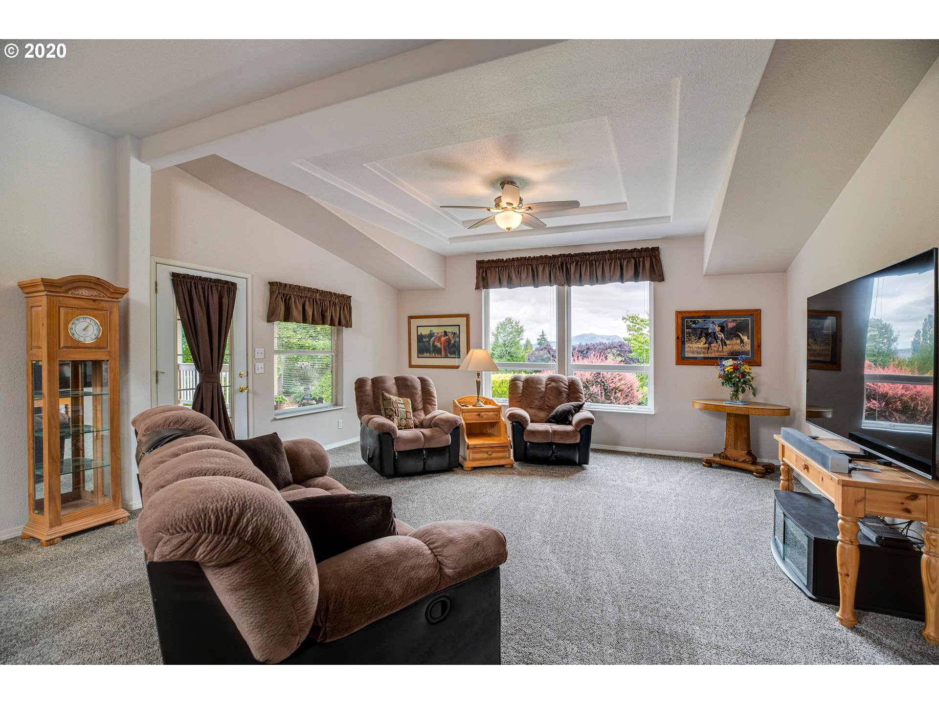 1686 Markham Road Hood River, OR 97031 - Photo 6 of 32 Gallery Image 6