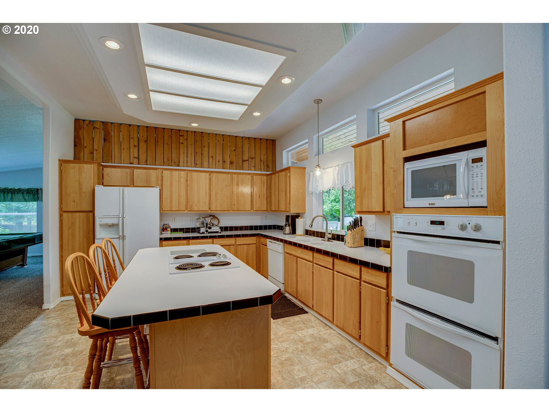 1686 Markham Road Hood River, OR 97031 - Photo 9 of 32 Gallery Image 9