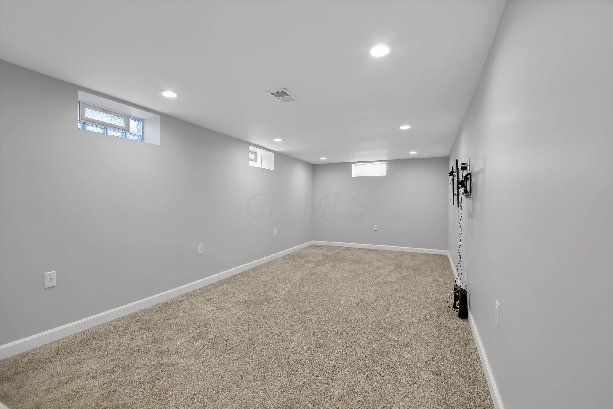 2731 Nottingham Road Columbus, OH 43221 - Photo 30 of 52 Neutral Tones