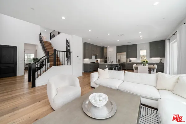 $1,195,000 | 19254 Blackthorn Drive, Santa Clarita, CA 91351