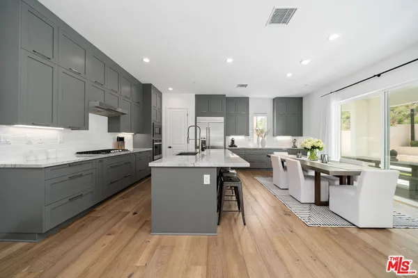 $1,195,000 | 19254 Blackthorn Drive, Santa Clarita, CA 91351