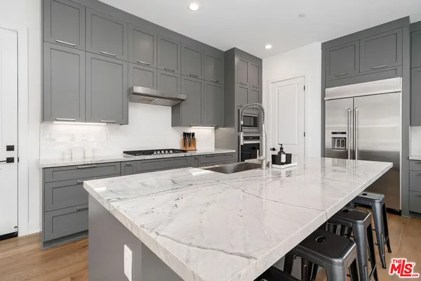 $1,195,000 | 19254 Blackthorn Drive, Santa Clarita, CA 91351