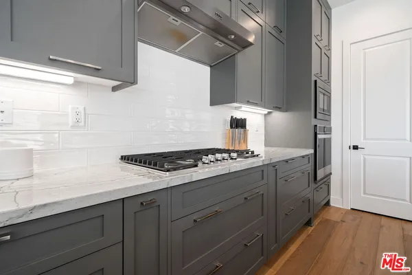 $1,195,000 | 19254 Blackthorn Drive, Santa Clarita, CA 91351