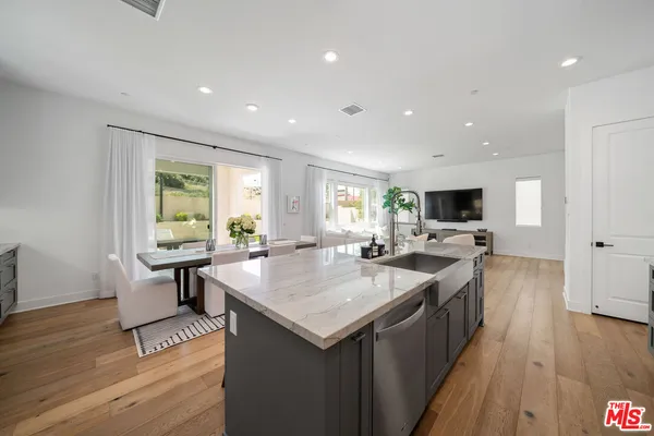 $1,195,000 | 19254 Blackthorn Drive, Santa Clarita, CA 91351