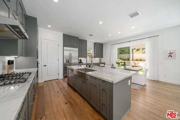 $1,195,000 | 19254 Blackthorn Drive, Santa Clarita, CA 91351