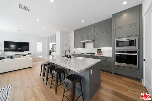 $1,195,000 | 19254 Blackthorn Drive, Santa Clarita, CA 91351