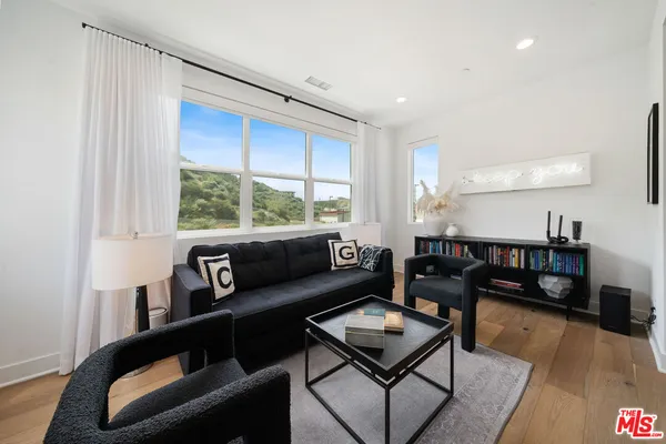 $1,195,000 | 19254 Blackthorn Drive, Santa Clarita, CA 91351