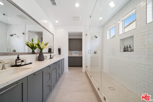 $1,195,000 | 19254 Blackthorn Drive, Santa Clarita, CA 91351