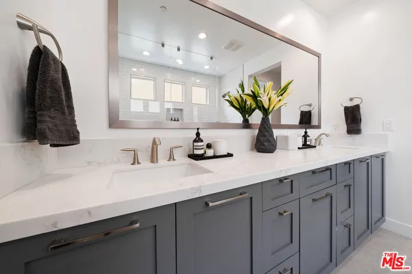 $1,195,000 | 19254 Blackthorn Drive, Santa Clarita, CA 91351