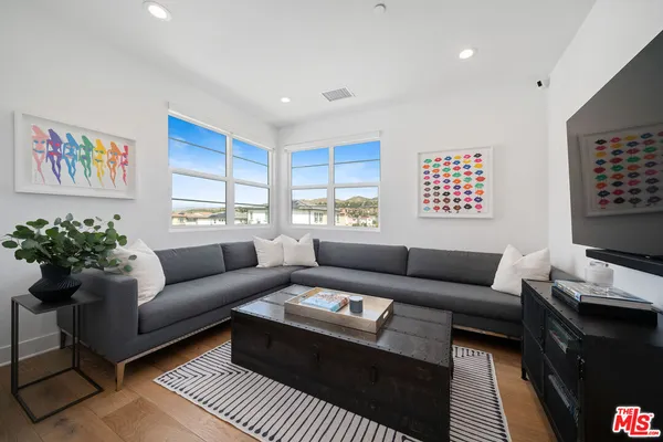 $1,195,000 | 19254 Blackthorn Drive, Santa Clarita, CA 91351