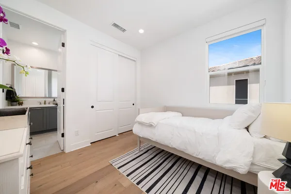 $1,195,000 | 19254 Blackthorn Drive, Santa Clarita, CA 91351