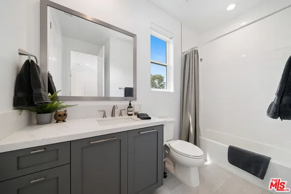 $1,195,000 | 19254 Blackthorn Drive, Santa Clarita, CA 91351