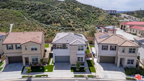 $1,195,000 | 19254 Blackthorn Drive, Santa Clarita, CA 91351