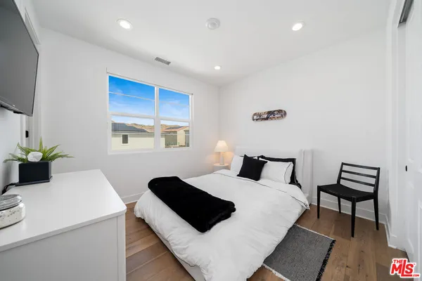 $1,195,000 | 19254 Blackthorn Drive, Santa Clarita, CA 91351