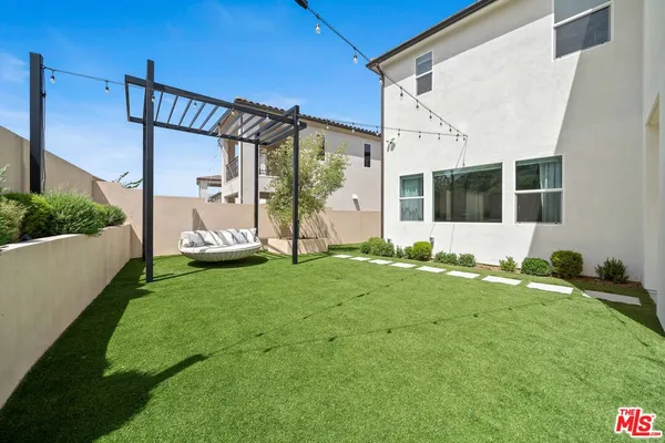 $1,195,000 | 19254 Blackthorn Drive, Santa Clarita, CA 91351