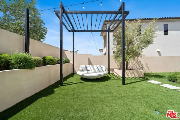 $1,195,000 | 19254 Blackthorn Drive, Santa Clarita, CA 91351