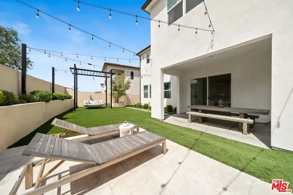 $1,195,000 | 19254 Blackthorn Drive, Santa Clarita, CA 91351
