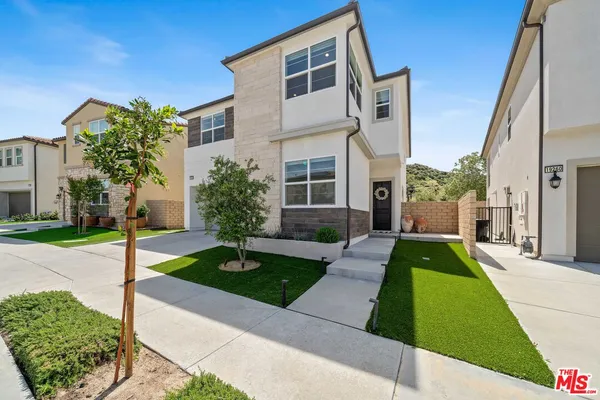 $1,195,000 | 19254 Blackthorn Drive, Santa Clarita, CA 91351