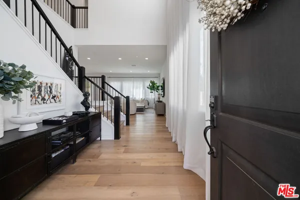 $1,195,000 | 19254 Blackthorn Drive, Santa Clarita, CA 91351