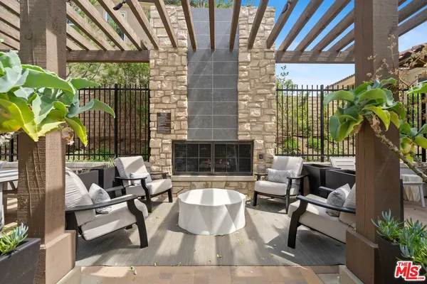 $1,195,000 | 19254 Blackthorn Drive, Santa Clarita, CA 91351