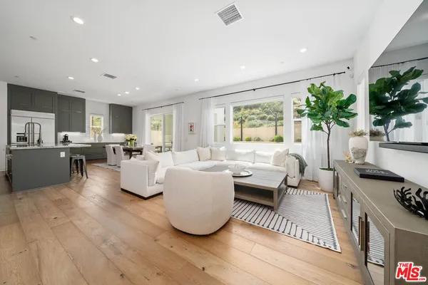 $1,195,000 | 19254 Blackthorn Drive, Santa Clarita, CA 91351