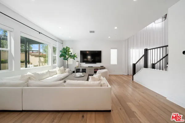 $1,195,000 | 19254 Blackthorn Drive, Santa Clarita, CA 91351