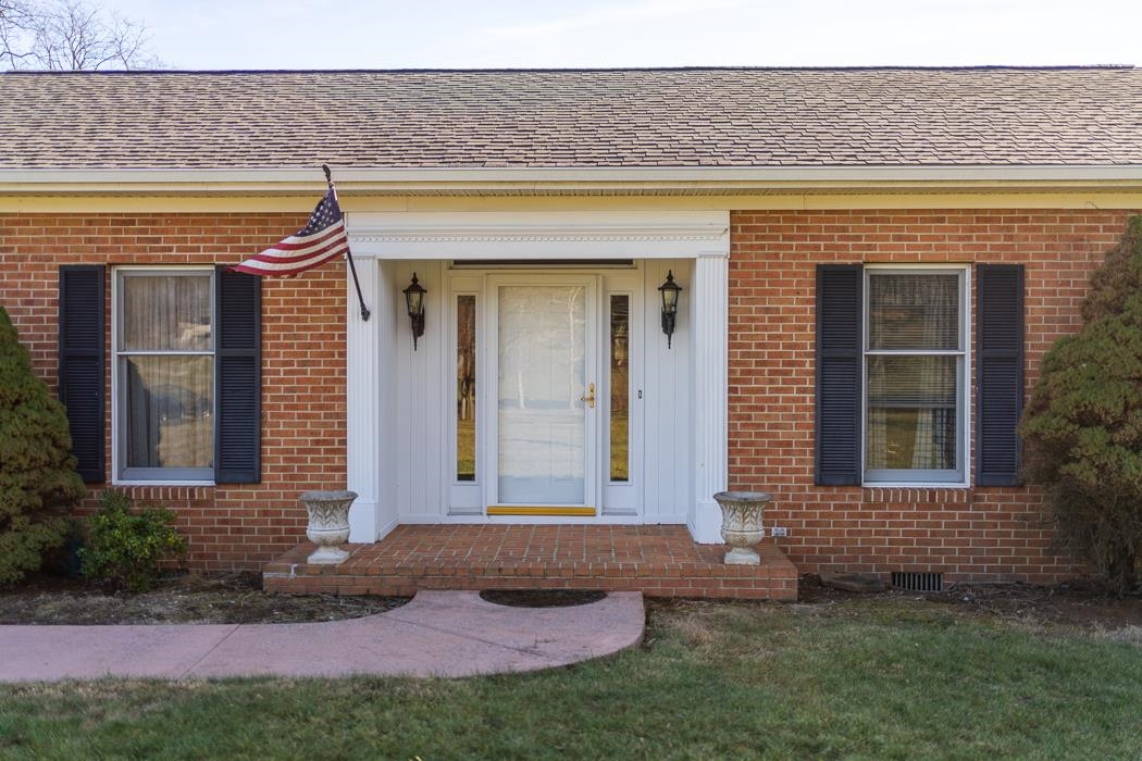 624 Augusta Farms Road Waynesboro, VA 22980 - Photo 2 of 63 a front view of a house