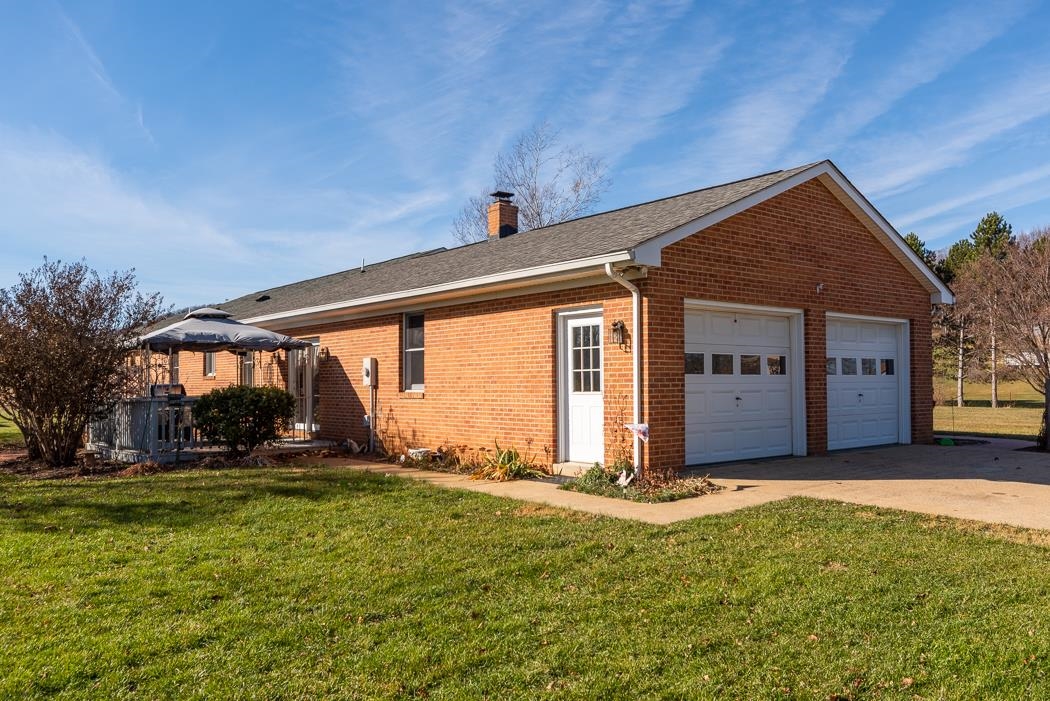 624 Augusta Farms Road Waynesboro, VA 22980 - Photo 5 of 63 a front view of house with yard