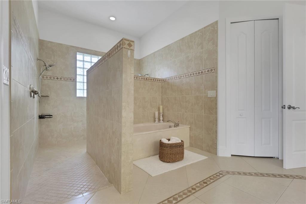 6181 Hidden Oaks Lane Naples, FL 34119 - Photo 15 of 38