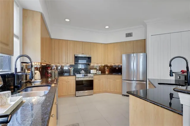 $1,700,000 | 6181 Hidden Oaks Lane, Naples, FL 34119