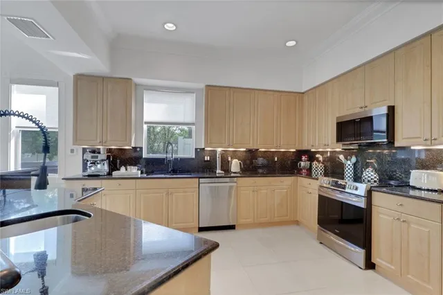 $1,700,000 | 6181 Hidden Oaks Lane, Naples, FL 34119