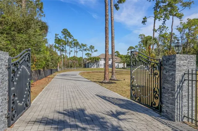 $1,700,000 | 6181 Hidden Oaks Lane, Naples, FL 34119
