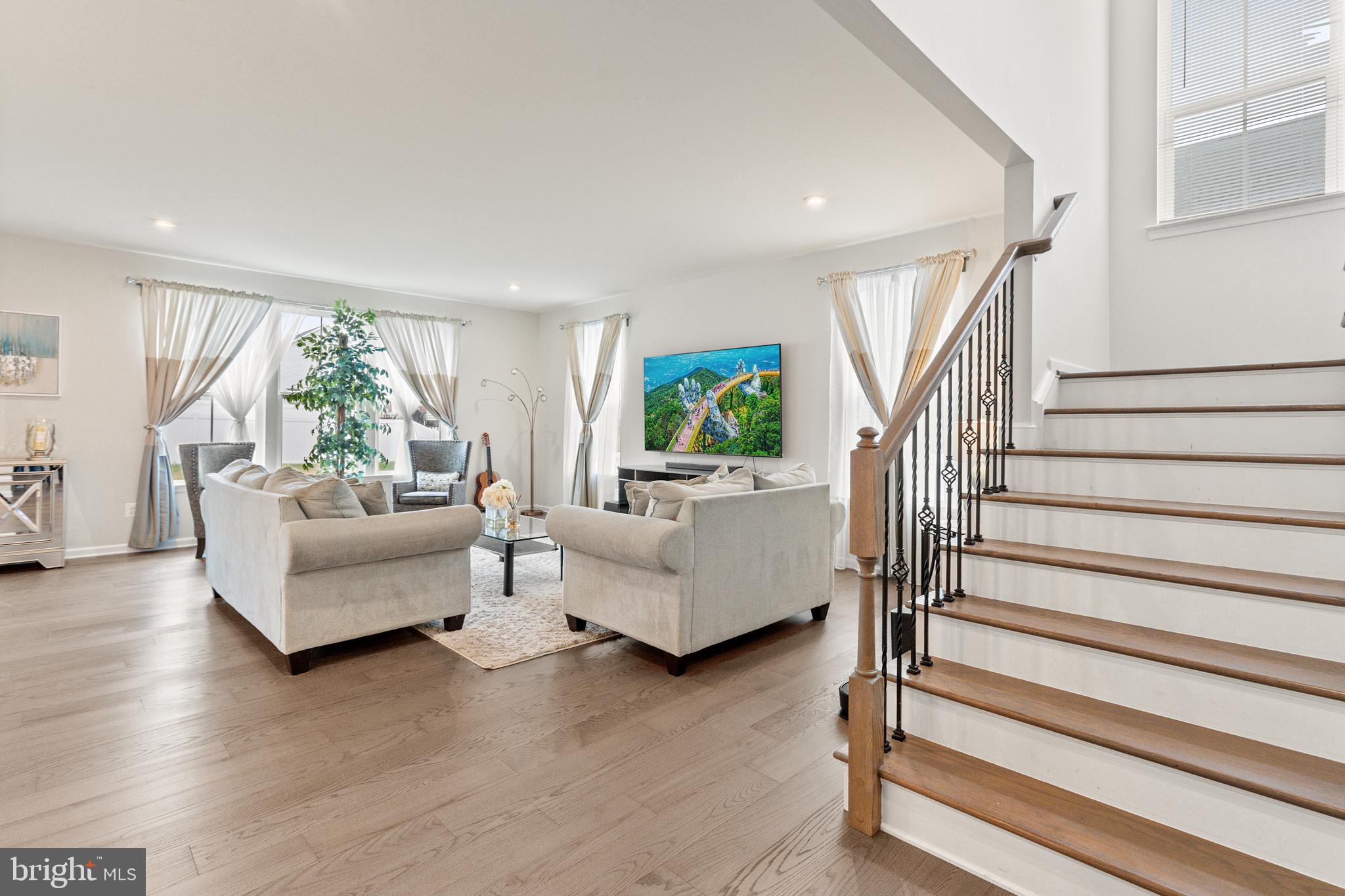4554 Morley Loop Woodbridge, VA 22192 - Photo 6 of 57 Living Room