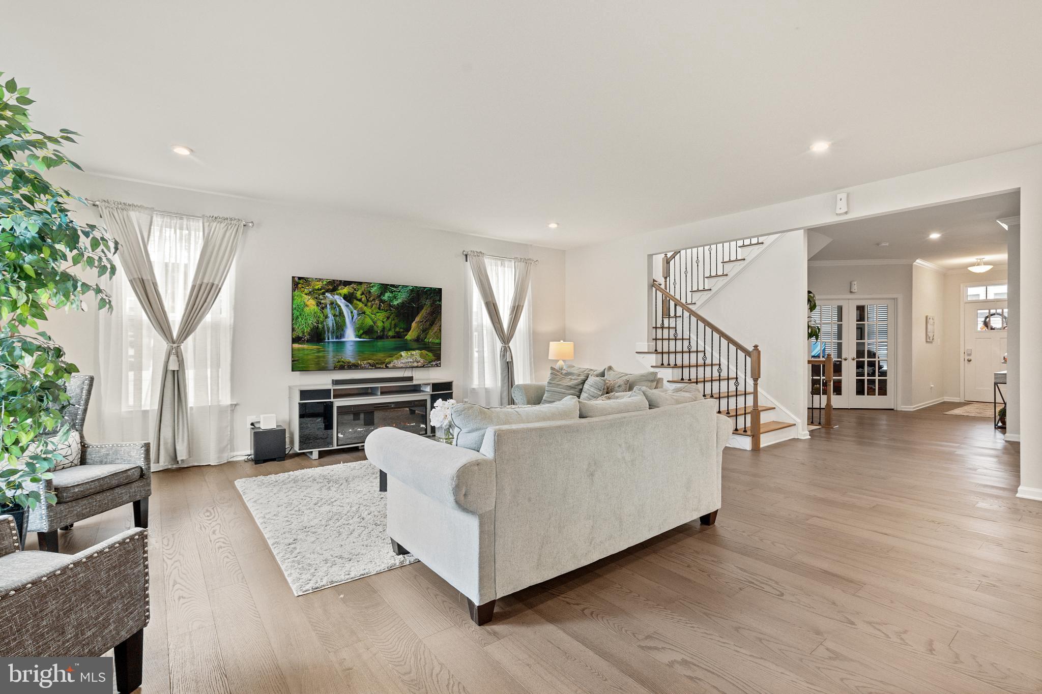 4554 Morley Loop Woodbridge, VA 22192 - Photo 9 of 57 Bright open living area