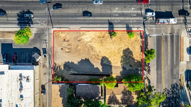 a view of entryway with a street