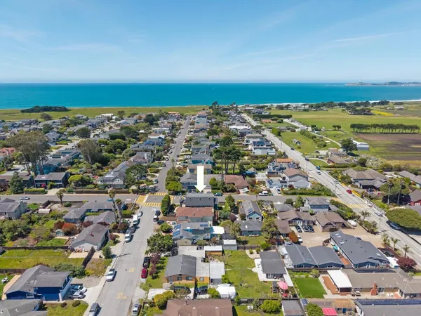 $1,999,000 | 533 Alsace Lorraine Avenue, Half Moon Bay, CA 94019