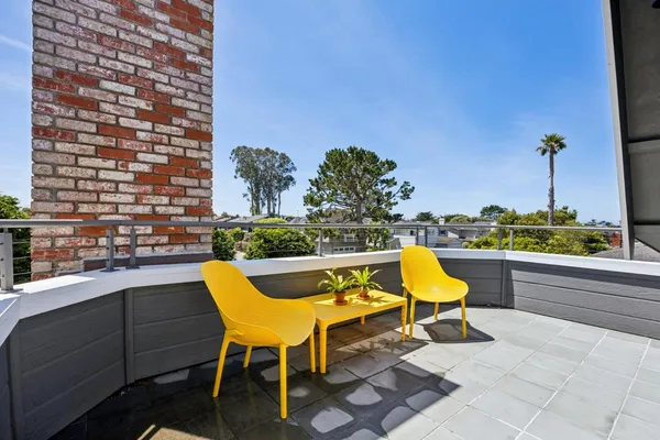 $1,999,000 | 533 Alsace Lorraine Avenue, Half Moon Bay, CA 94019