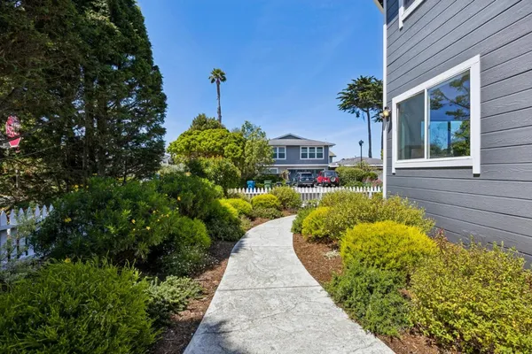 $1,999,000 | 533 Alsace Lorraine Avenue, Half Moon Bay, CA 94019