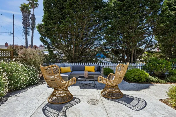 $1,999,000 | 533 Alsace Lorraine Avenue, Half Moon Bay, CA 94019