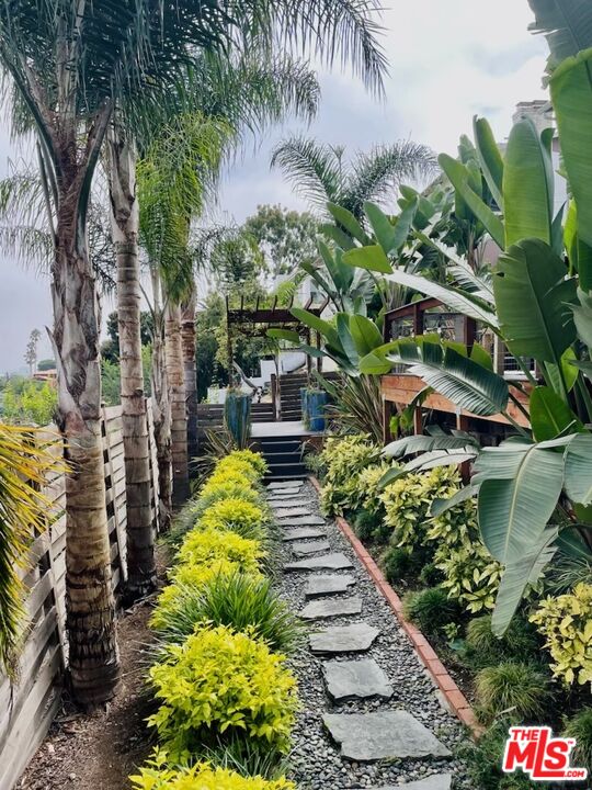 7032 Trask Avenue Playa del Rey, CA 90293 - Photo 33 of 35 a view of a garden with flowers