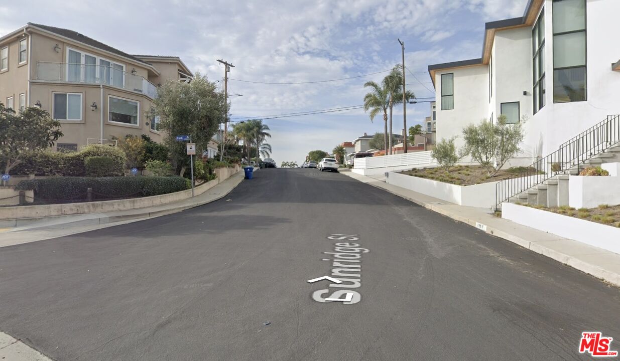 7032 Trask Avenue Playa del Rey, CA 90293 - Photo 34 of 35 a view of a house with outdoor space