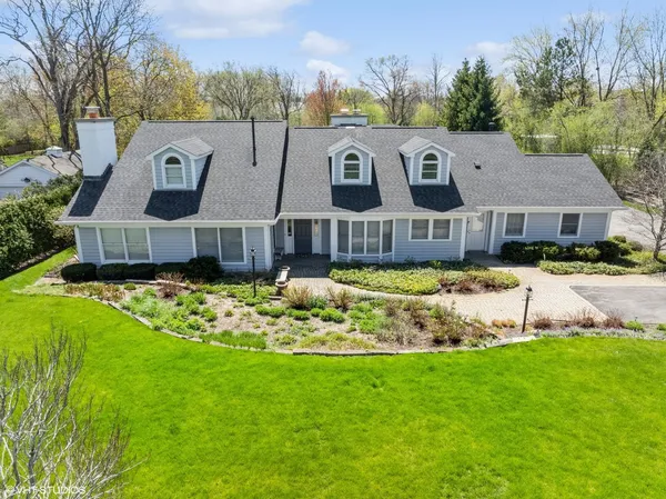 $2,100,000 | 2292 Drury Lane, Northfield, IL 60093