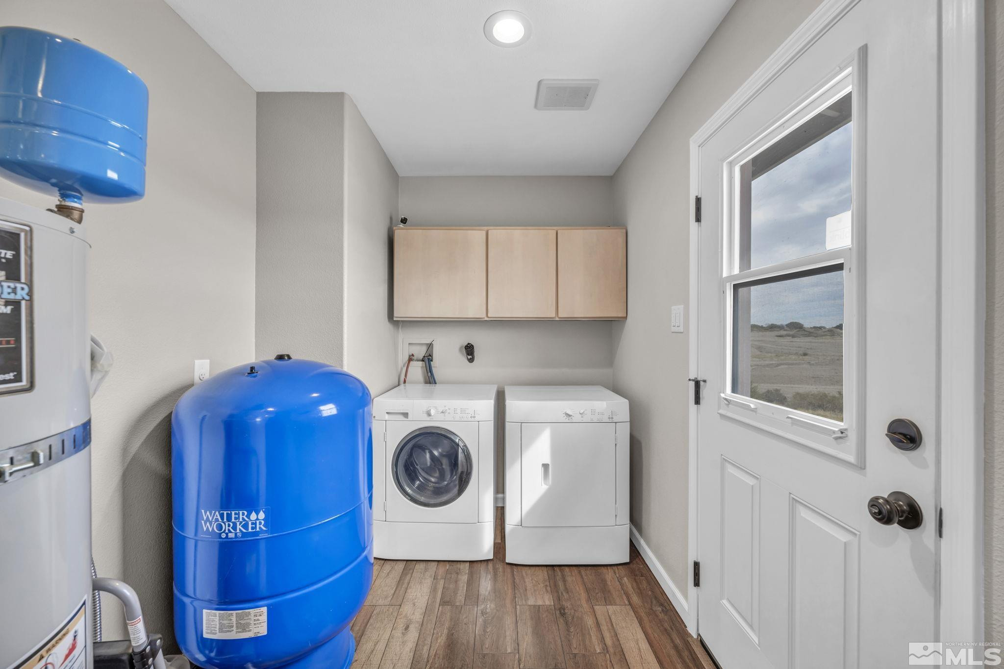 7330 Sandhill Road Fallon, NV 89406 - Photo 25 of 39 a utility room with closet dryer and washer